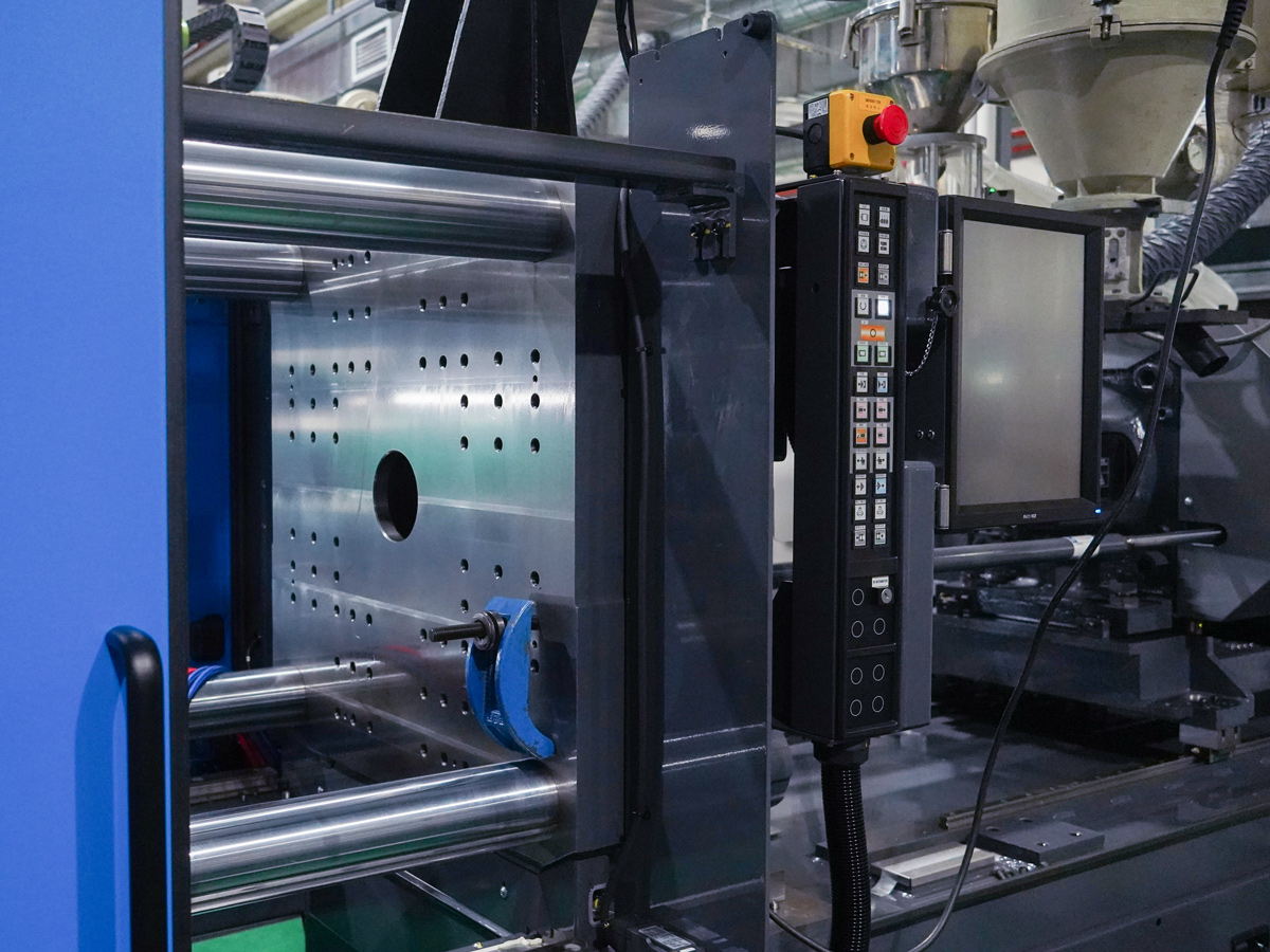 Standard plastic injection molding press producing custom parts